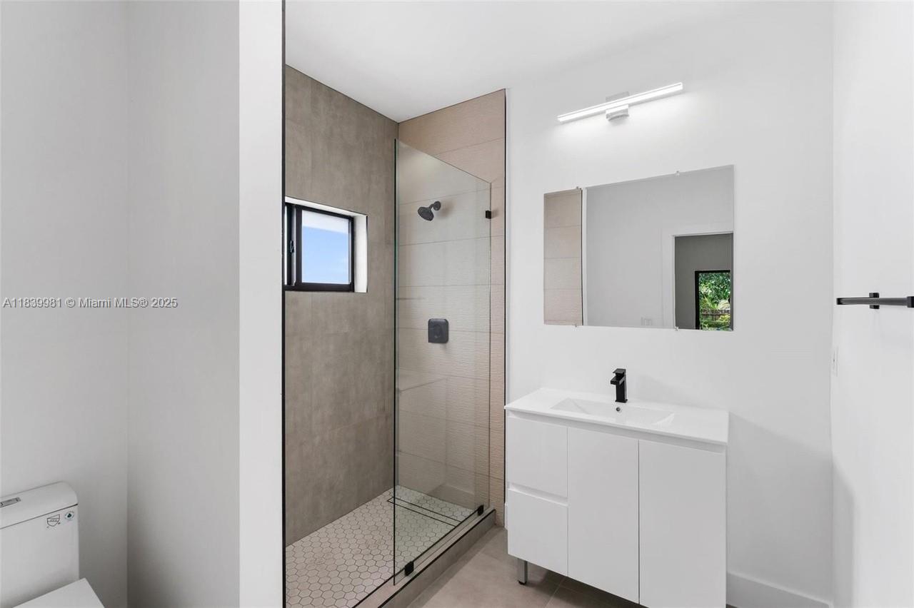233 NW 120th St