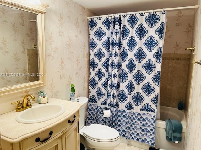 401 Golden Isles Dr # 809