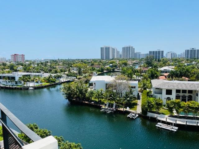 401 Golden Isles Dr # 809