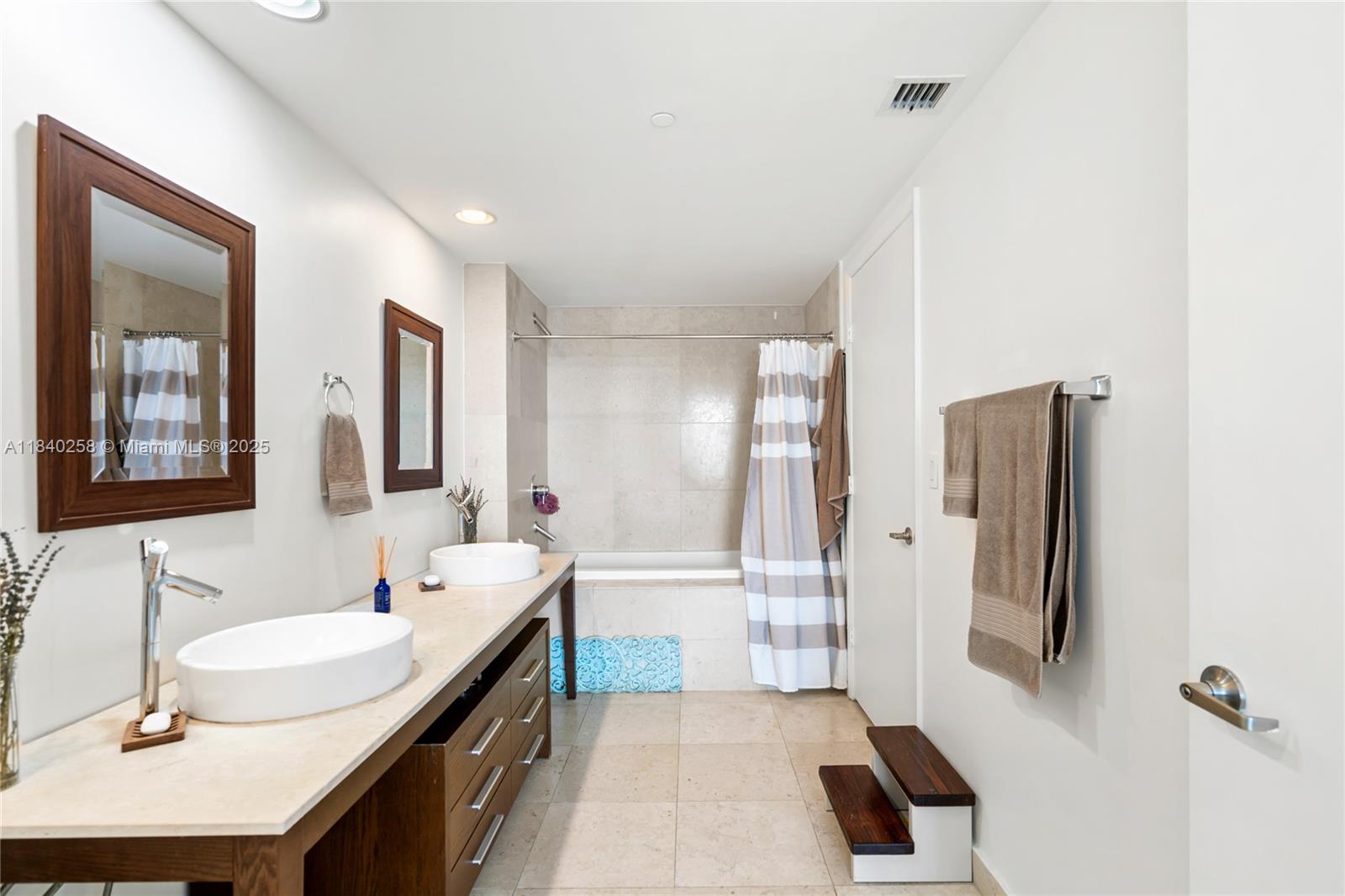 495 BRICKELL AVE # 3207