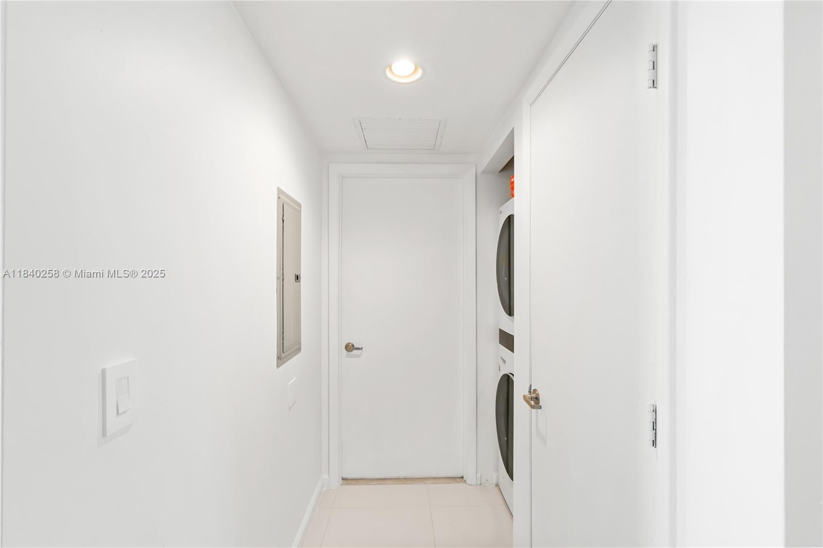 495 BRICKELL AVE # 3207
