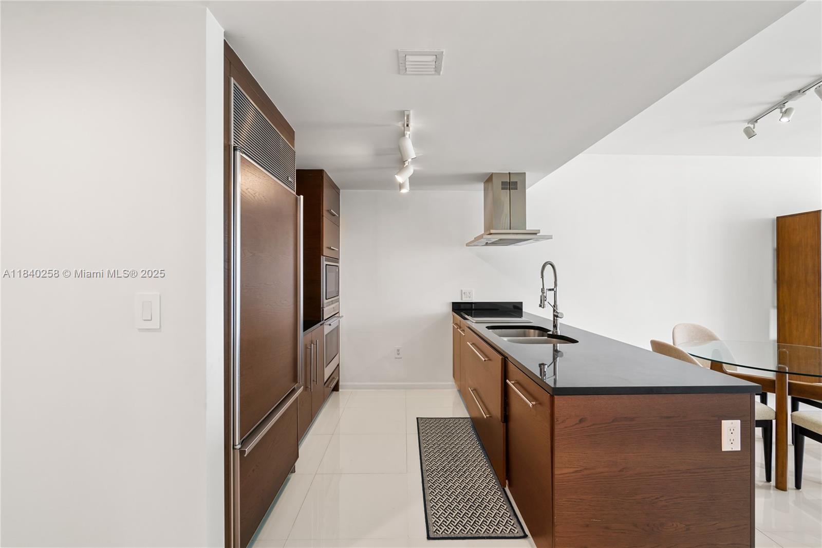 495 BRICKELL AVE # 3207