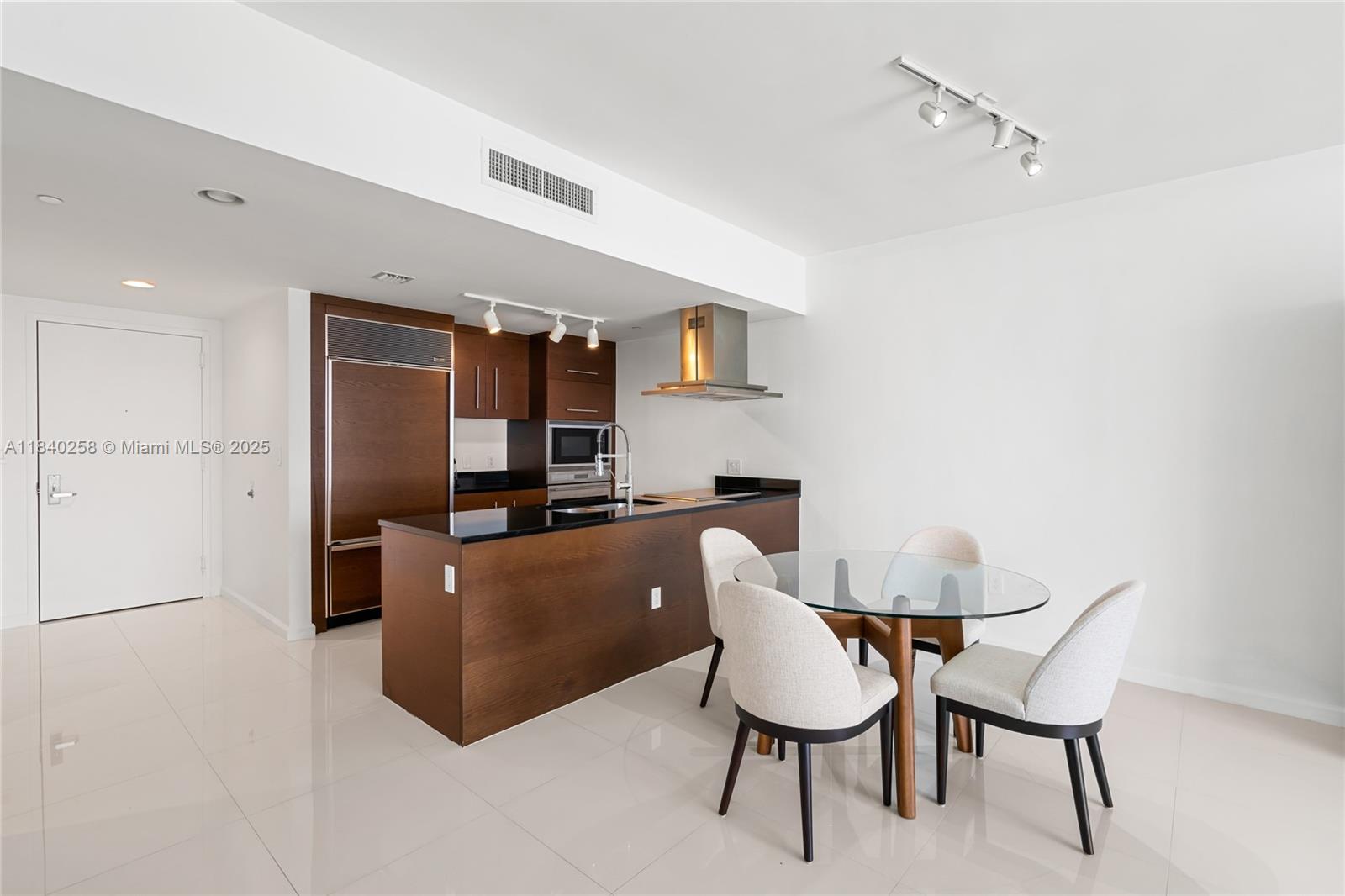 495 BRICKELL AVE # 3207