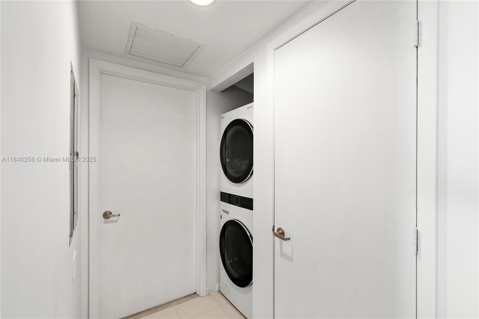 495 BRICKELL AVE # 3207