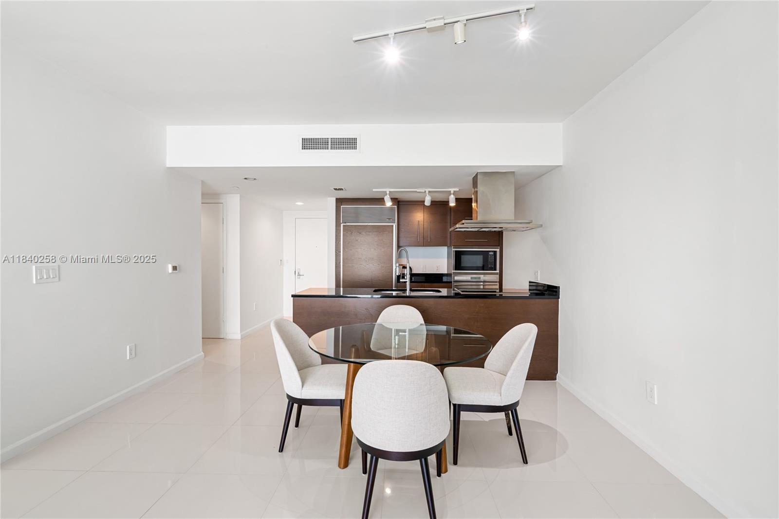 495 BRICKELL AVE # 3207