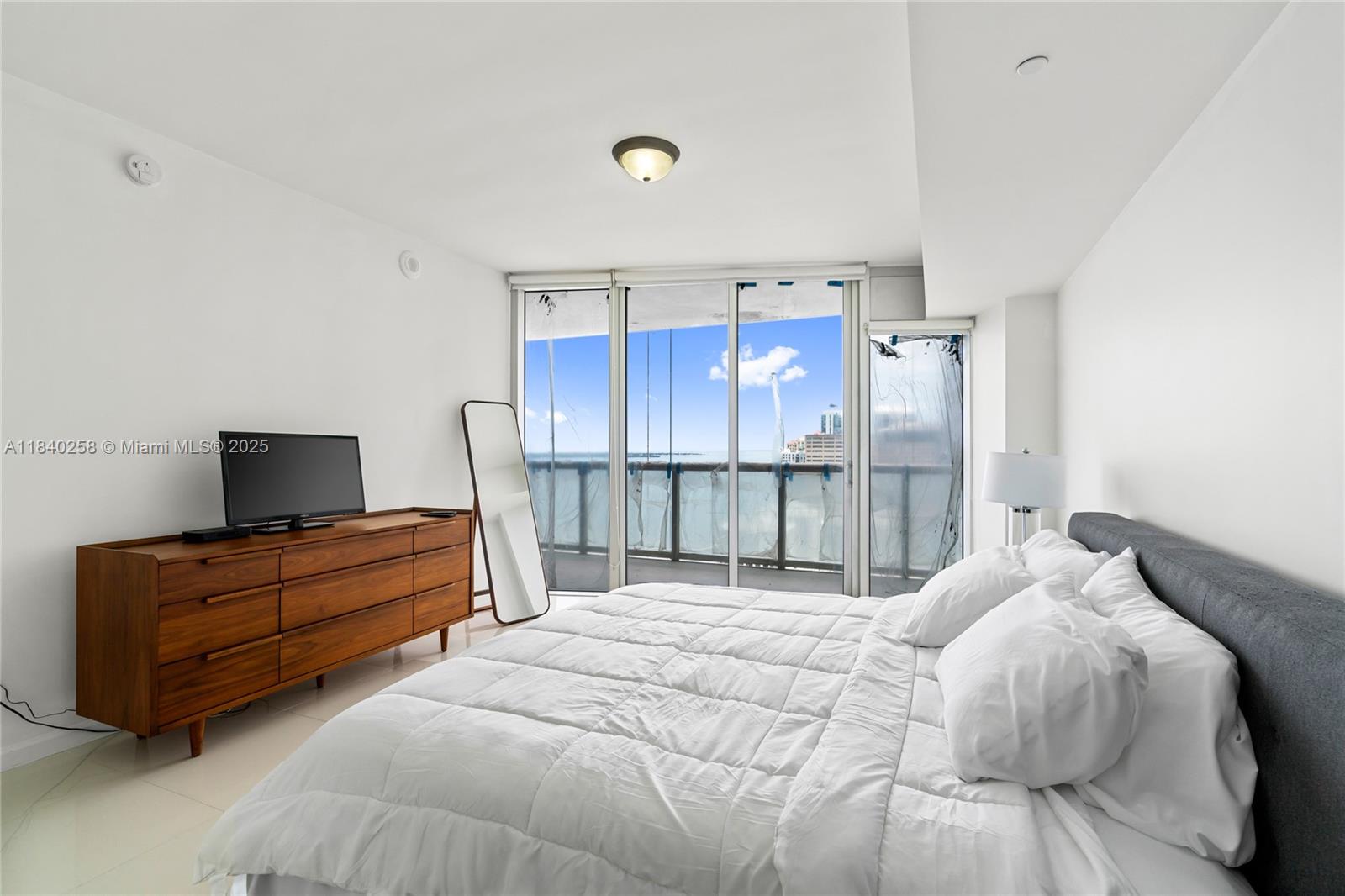 495 BRICKELL AVE # 3207