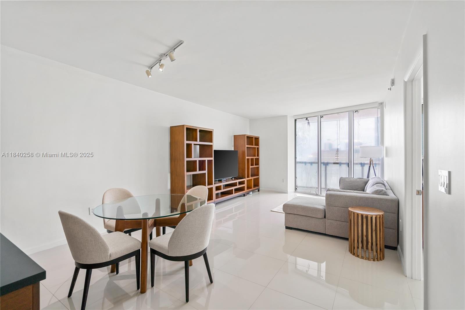 495 BRICKELL AVE # 3207