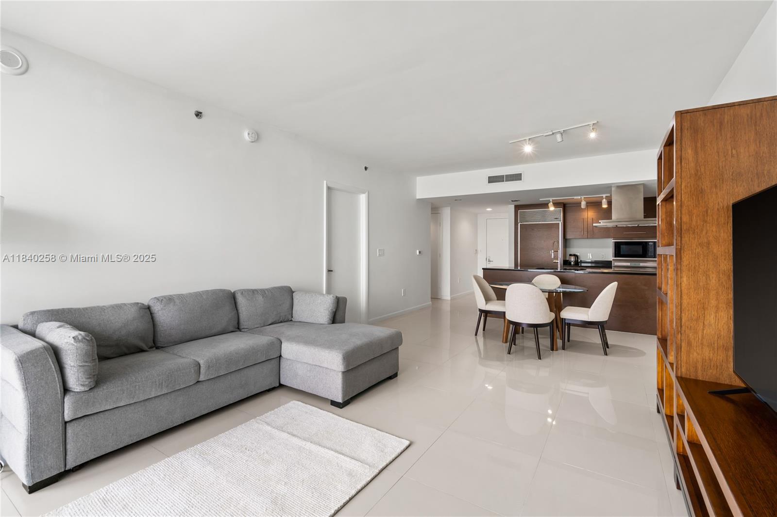 495 BRICKELL AVE # 3207
