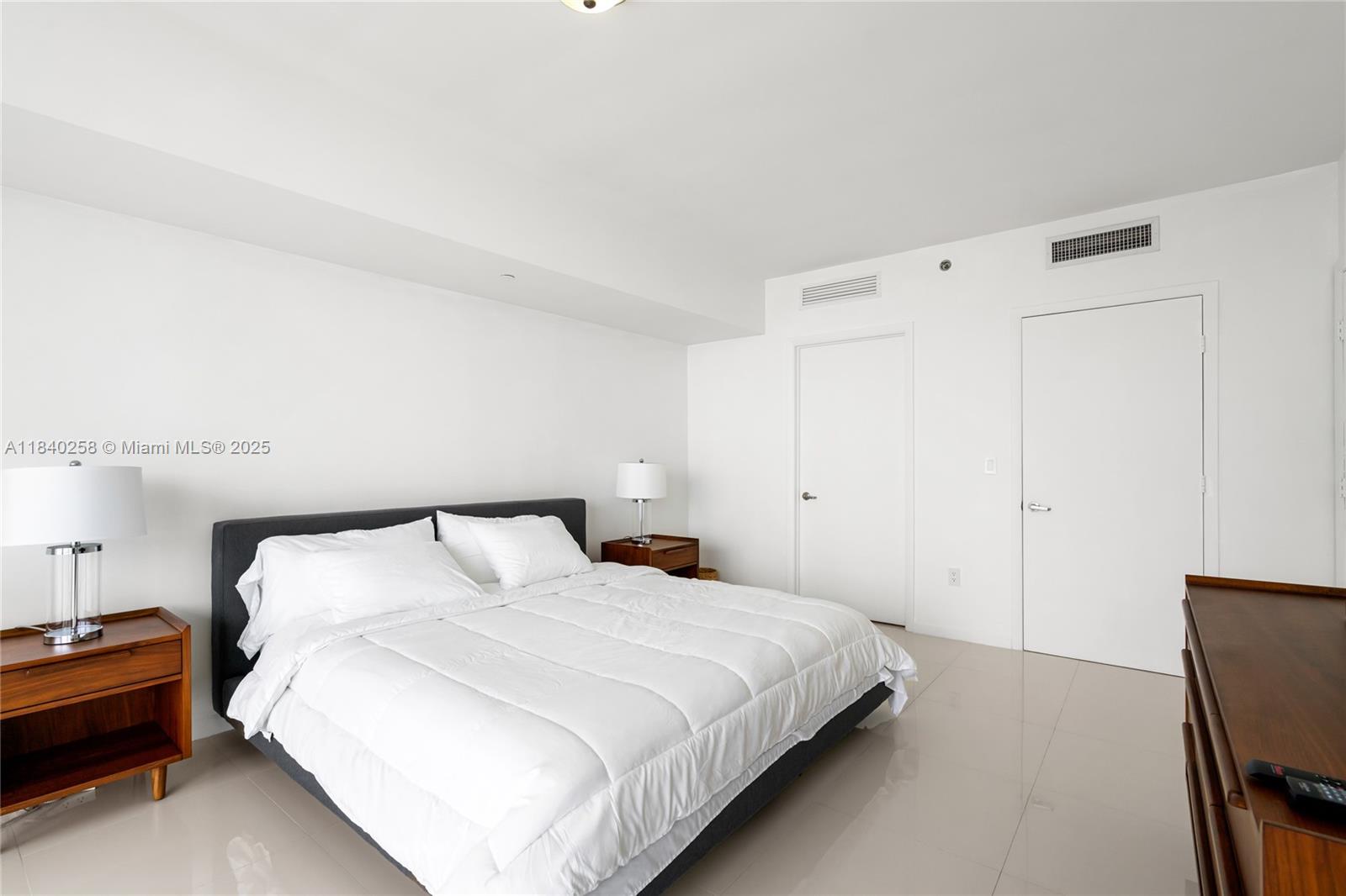 495 BRICKELL AVE # 3207
