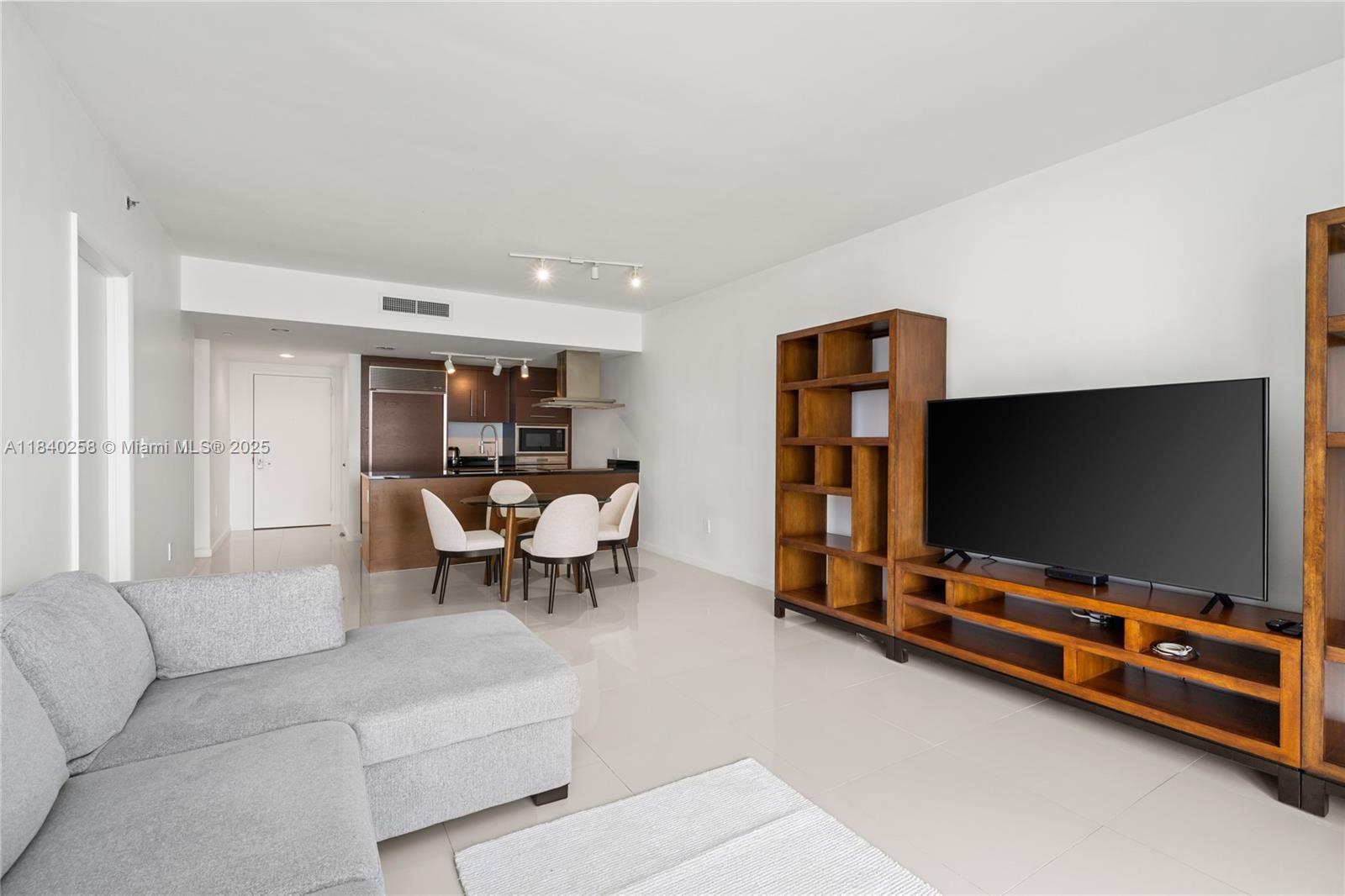 495 BRICKELL AVE # 3207