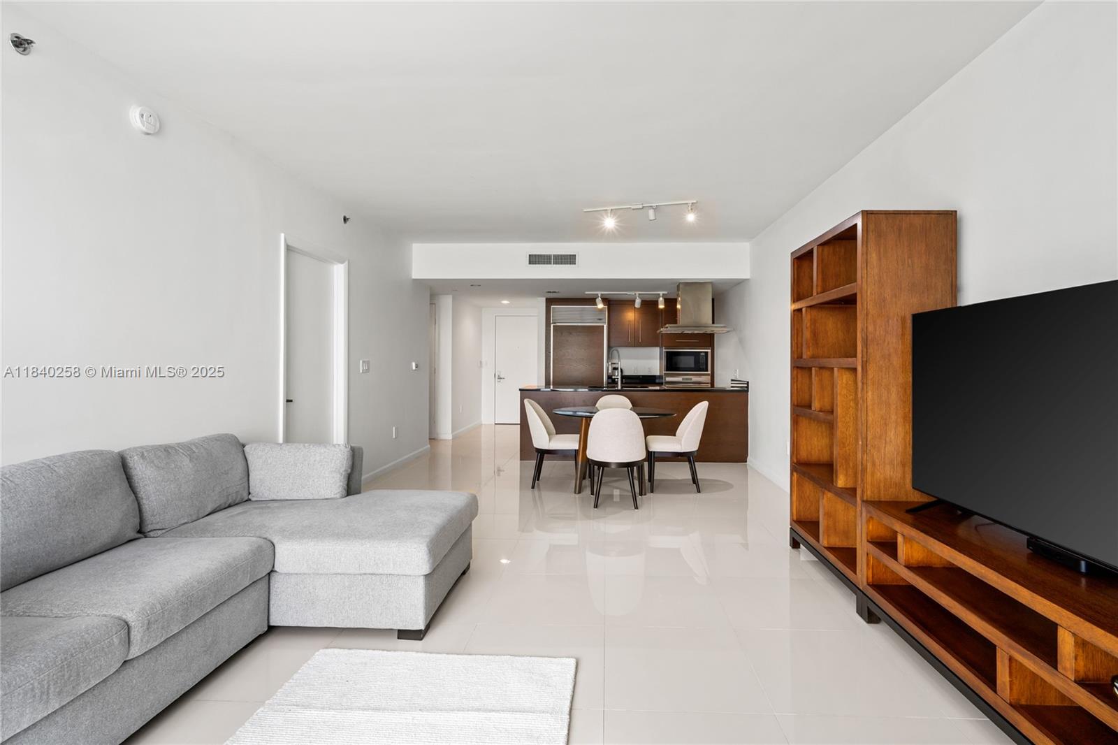 495 BRICKELL AVE # 3207