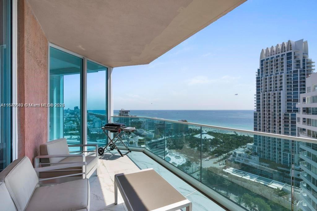 300 S Pointe Dr # 2201