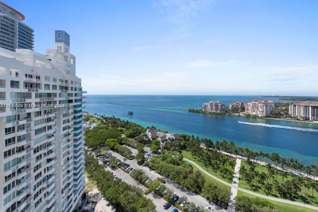 300 S Pointe Dr # 2201