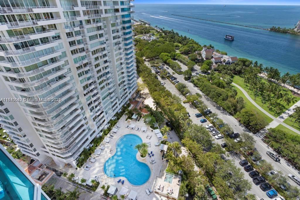 300 S Pointe Dr # 2201