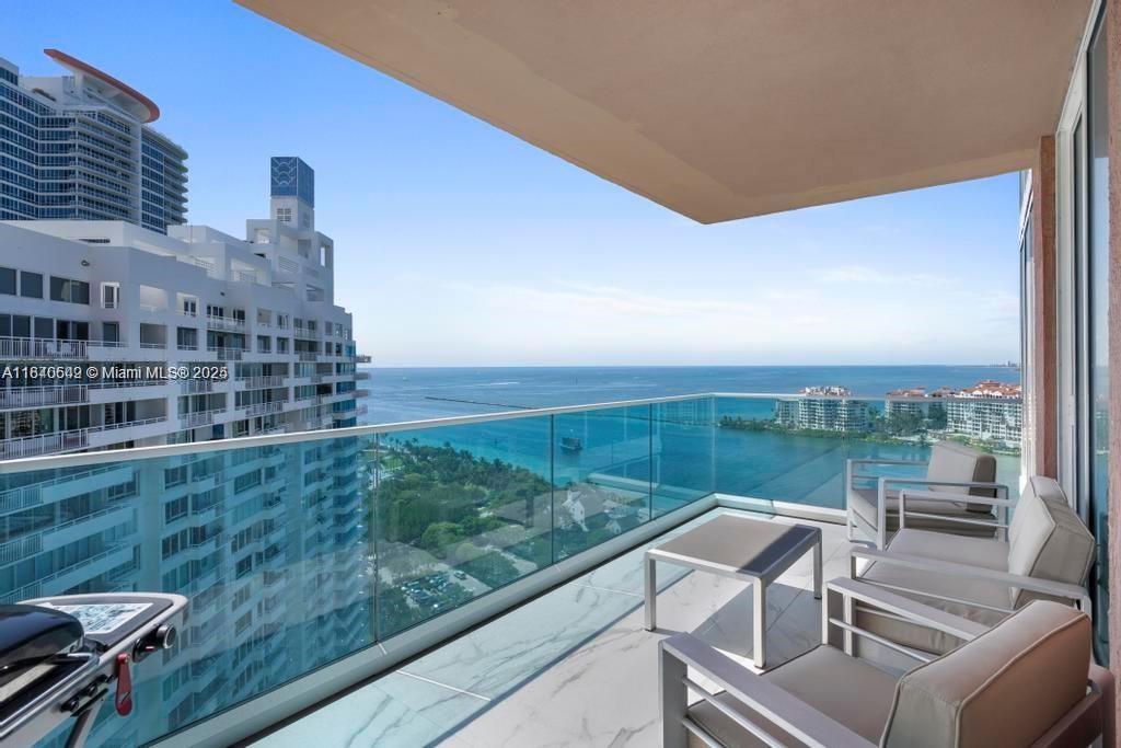 300 S Pointe Dr # 2201