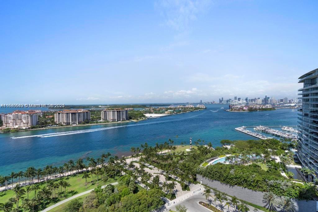 300 S Pointe Dr # 2201