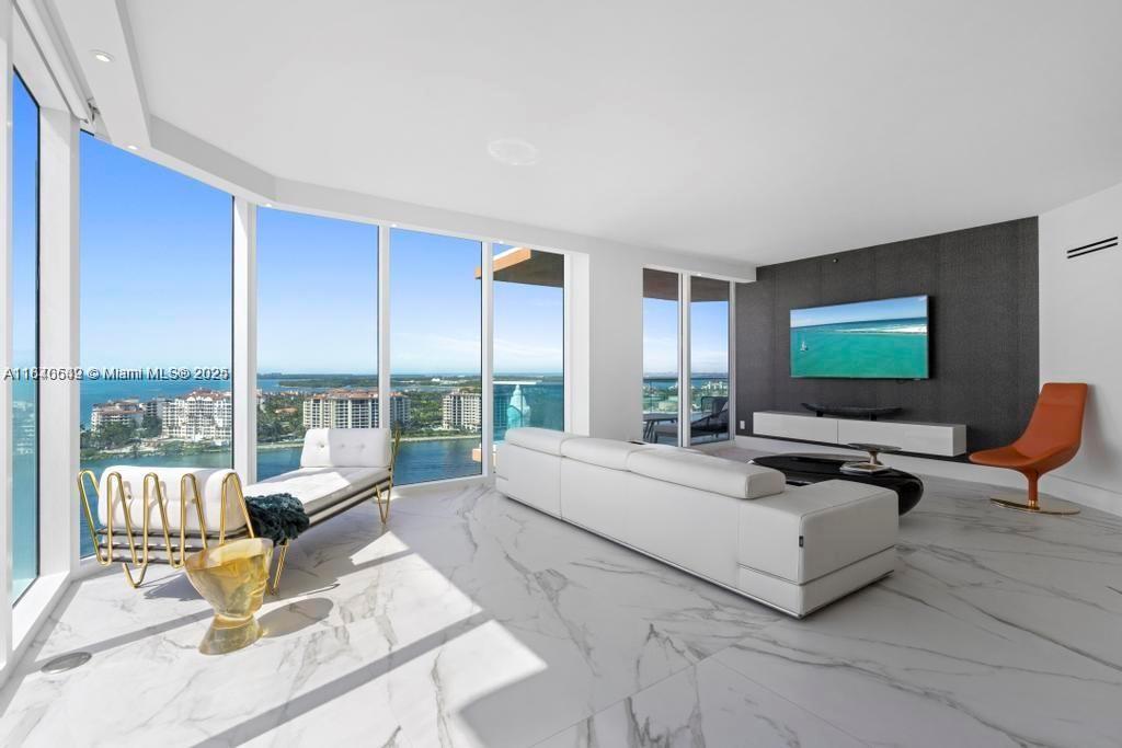 300 S Pointe Dr # 2201