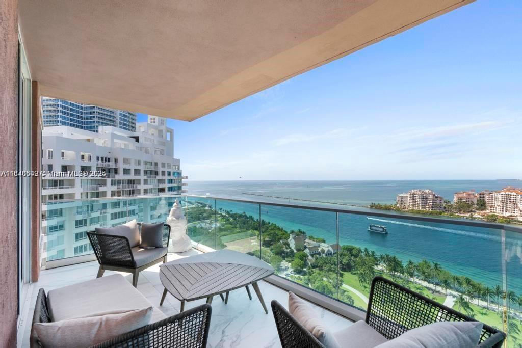 300 S Pointe Dr # 2201