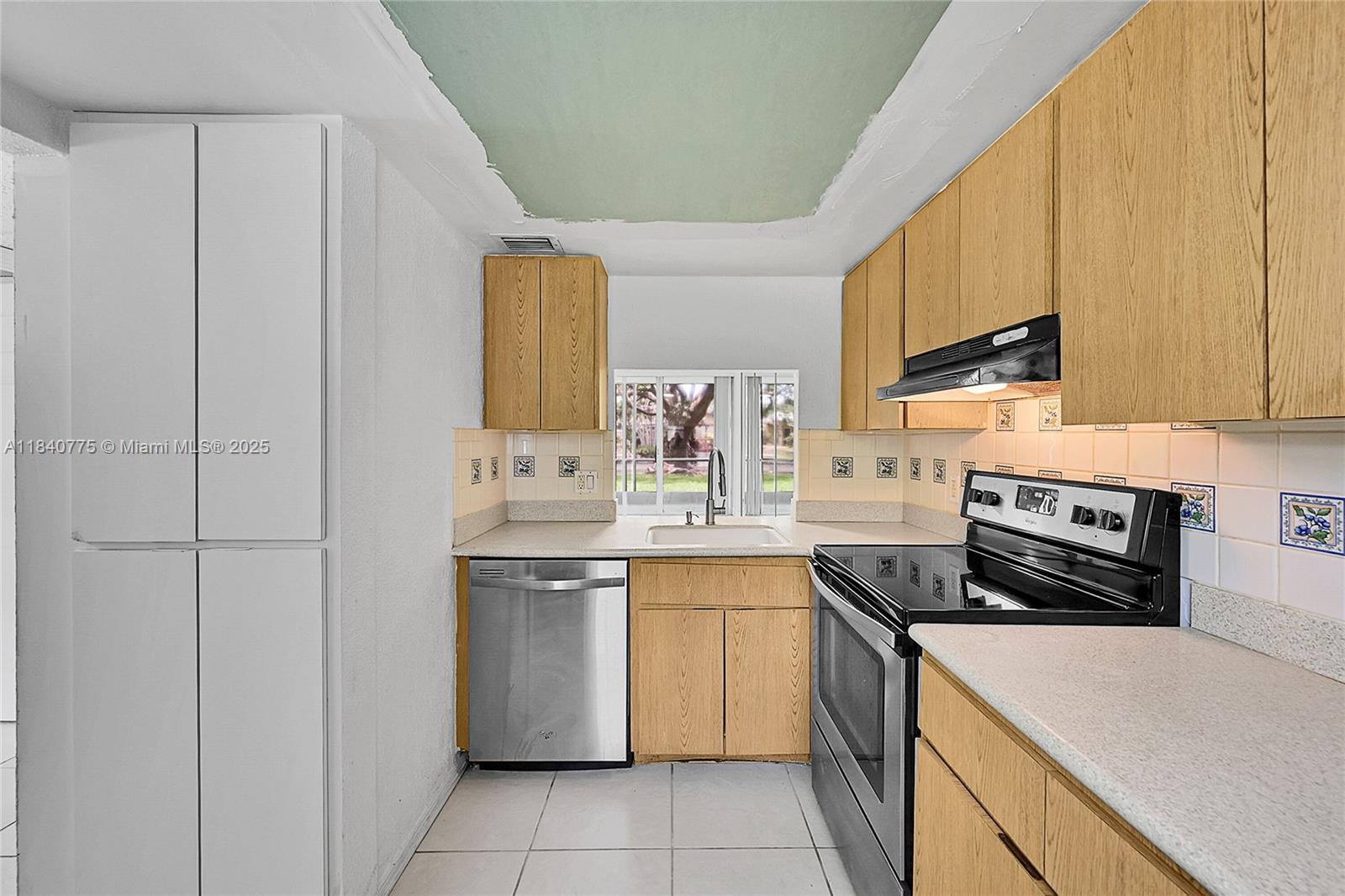 112 S Royal Park Dr # 1C