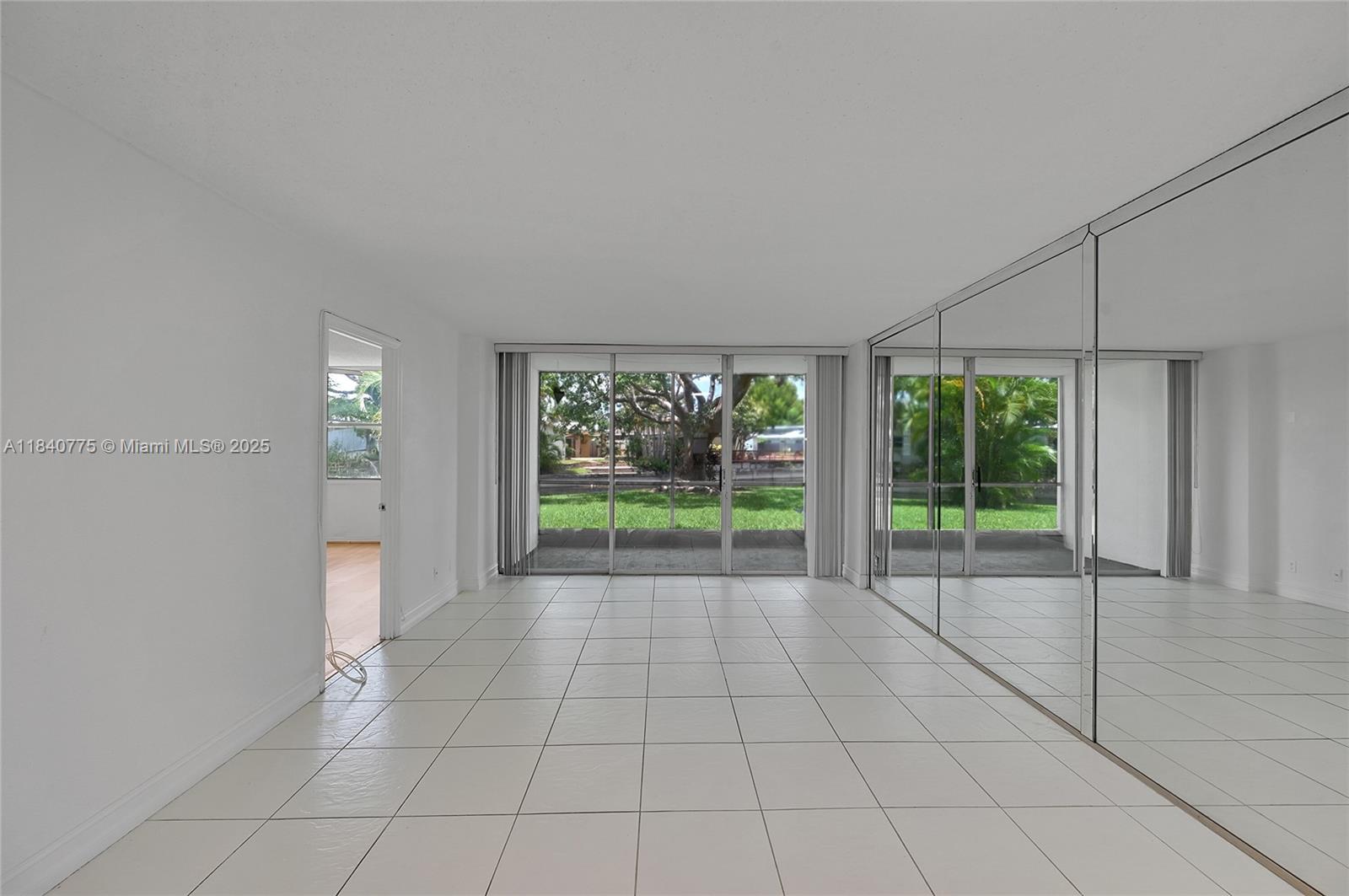 112 S Royal Park Dr # 1C