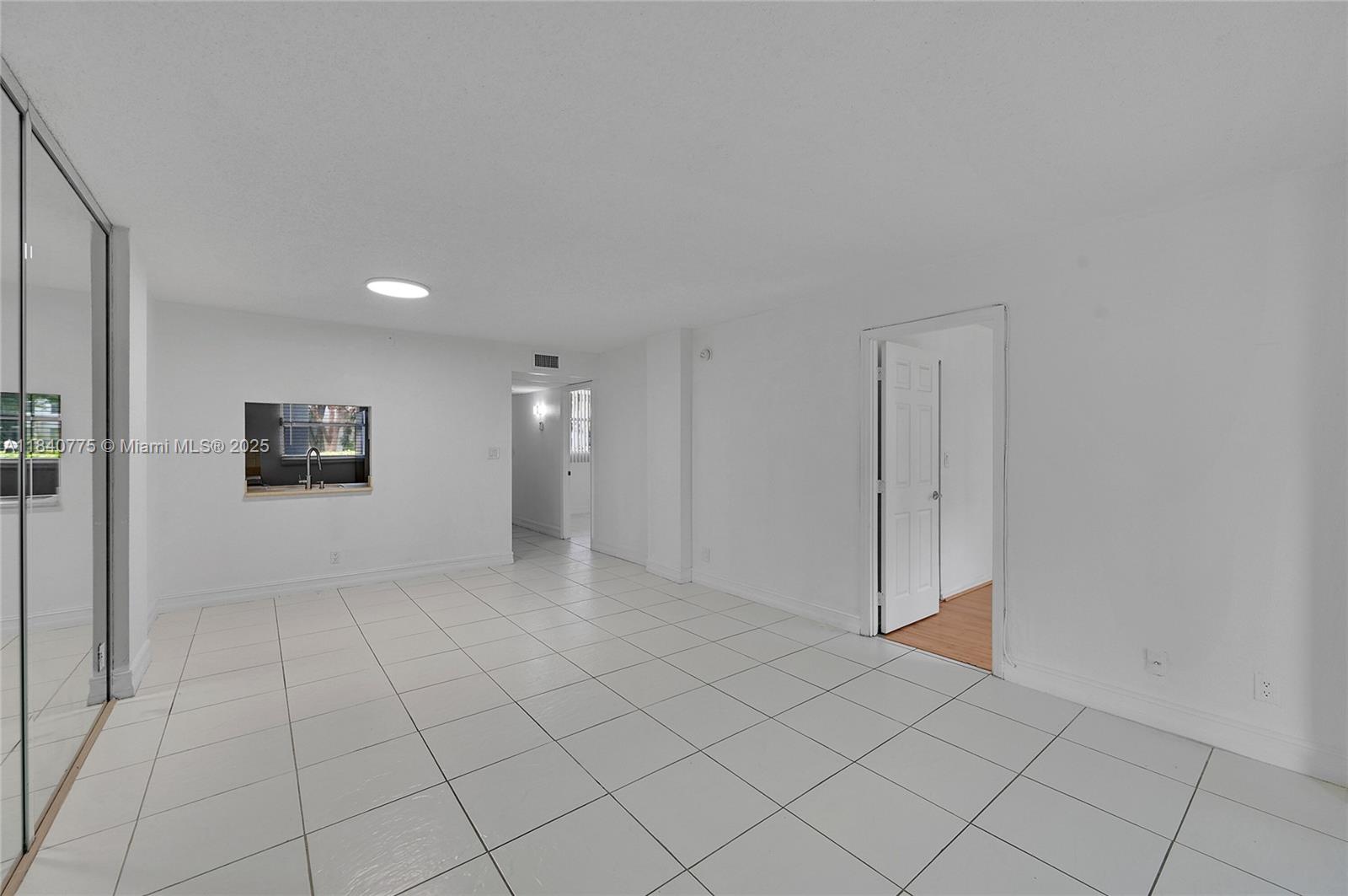 112 S Royal Park Dr # 1C