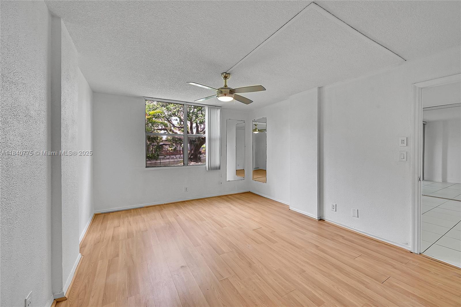 112 S Royal Park Dr # 1C