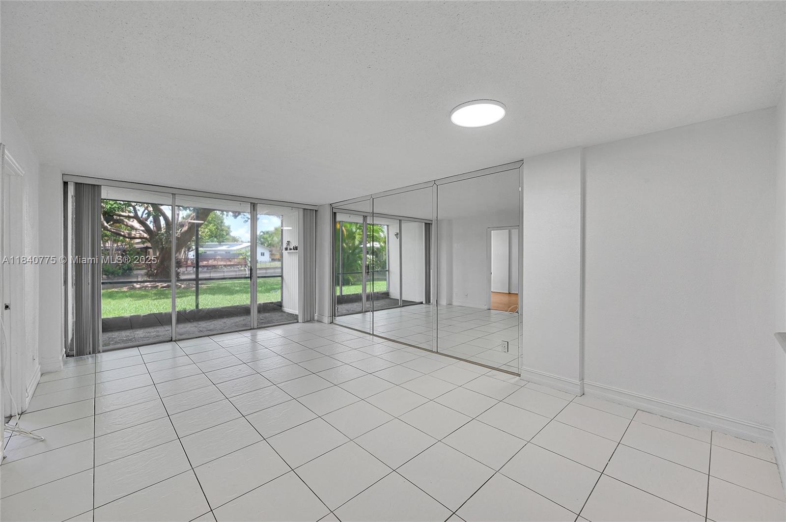 112 S Royal Park Dr # 1C