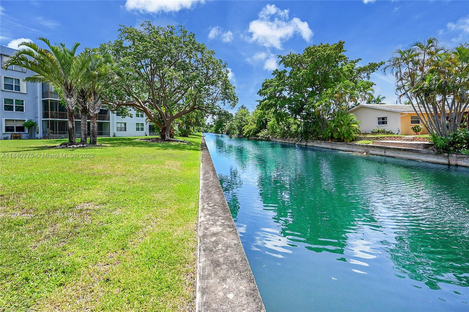 112 S Royal Park Dr # 1C