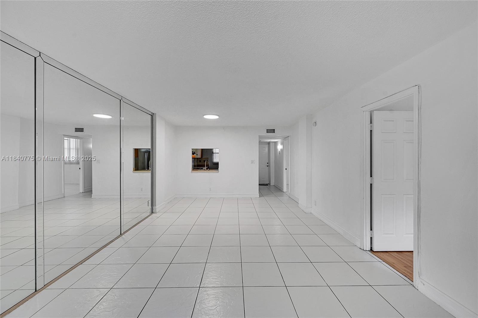 112 S Royal Park Dr # 1C