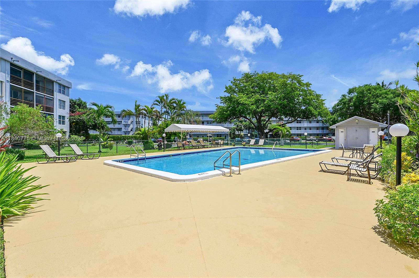 112 S Royal Park Dr # 1C