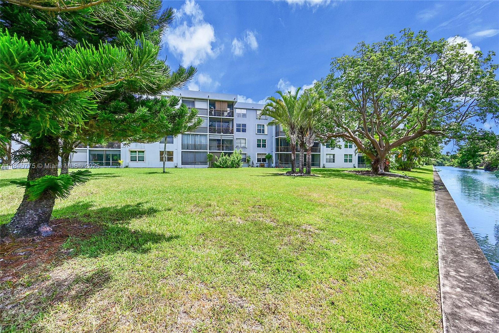 112 S Royal Park Dr # 1C