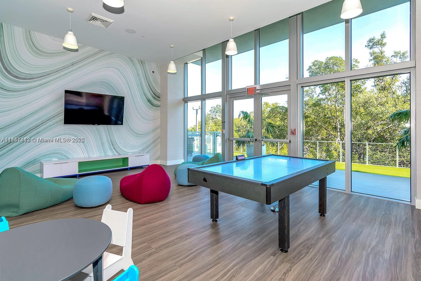 16385 Biscayne Blvd # 1205