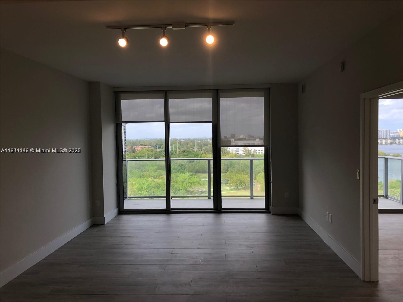 16385 Biscayne Blvd # 1205