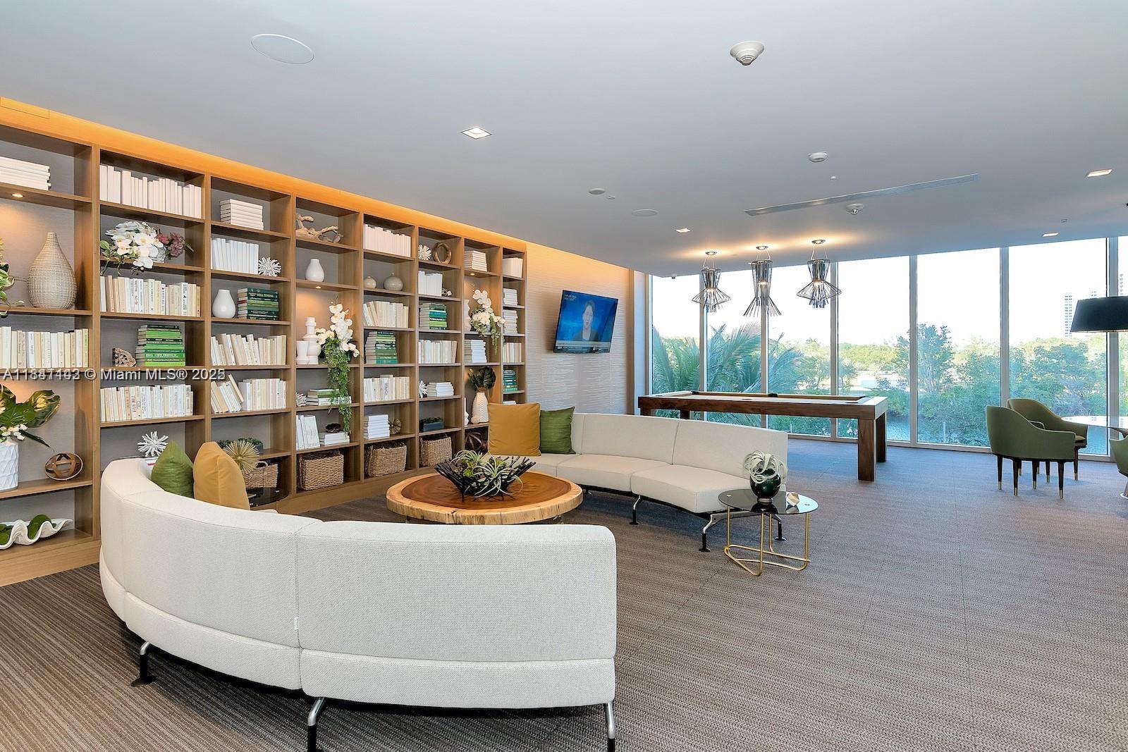 16385 Biscayne Blvd # 1205