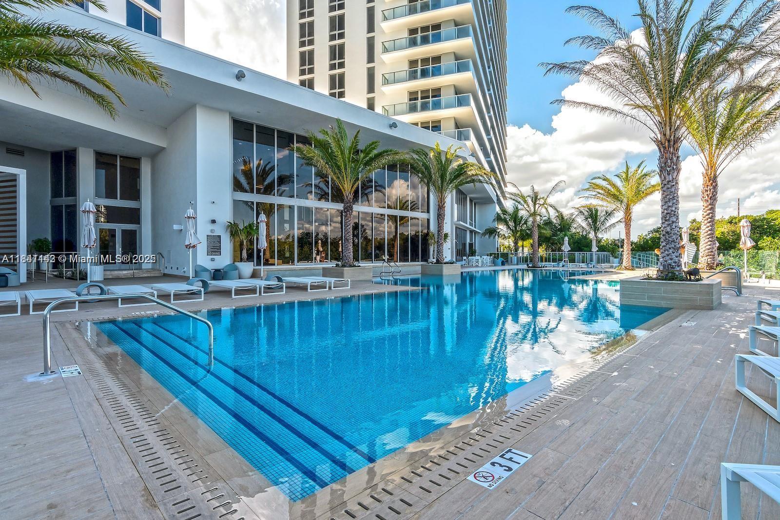 16385 Biscayne Blvd # 1205