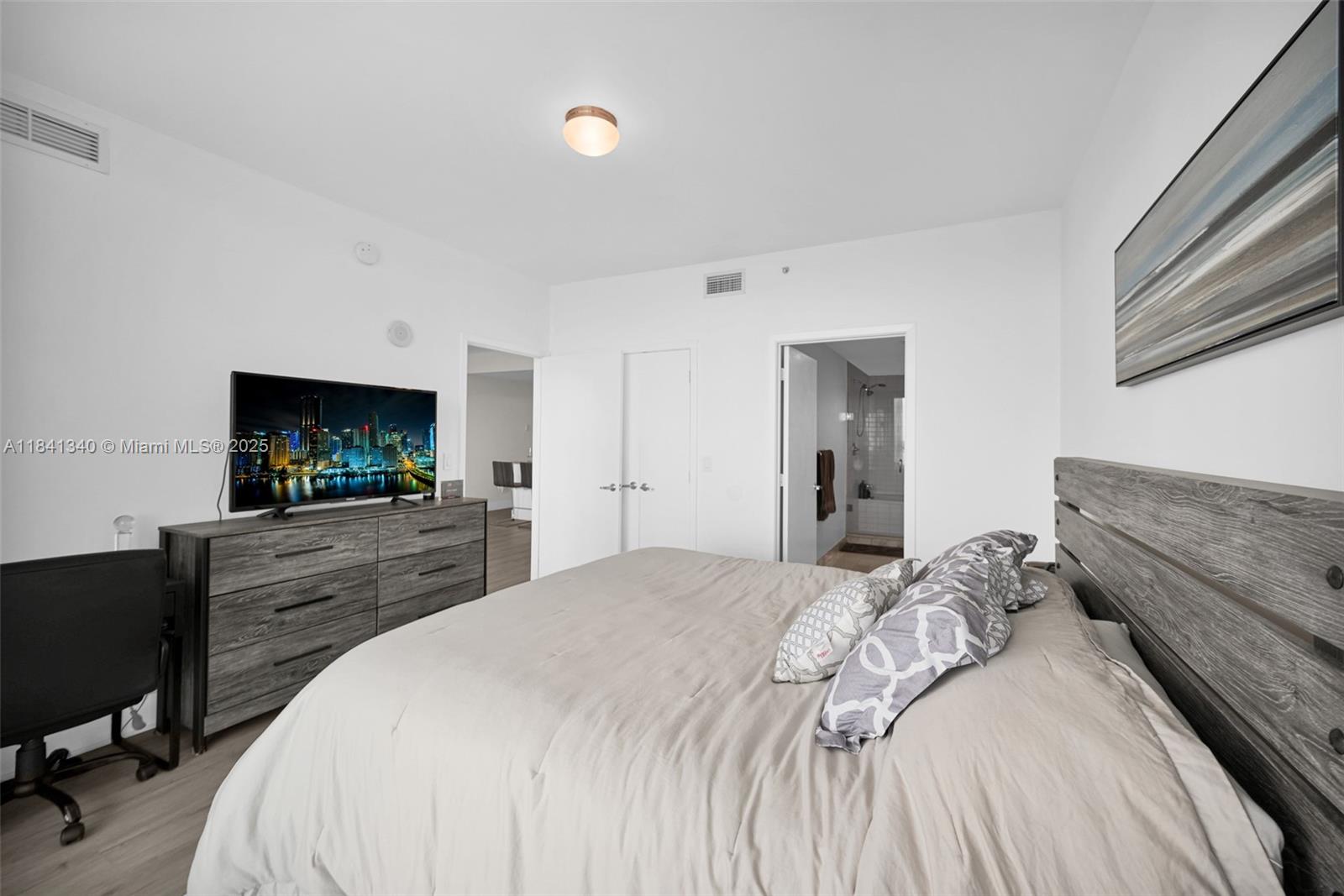 888 Biscayne Blvd # 4102