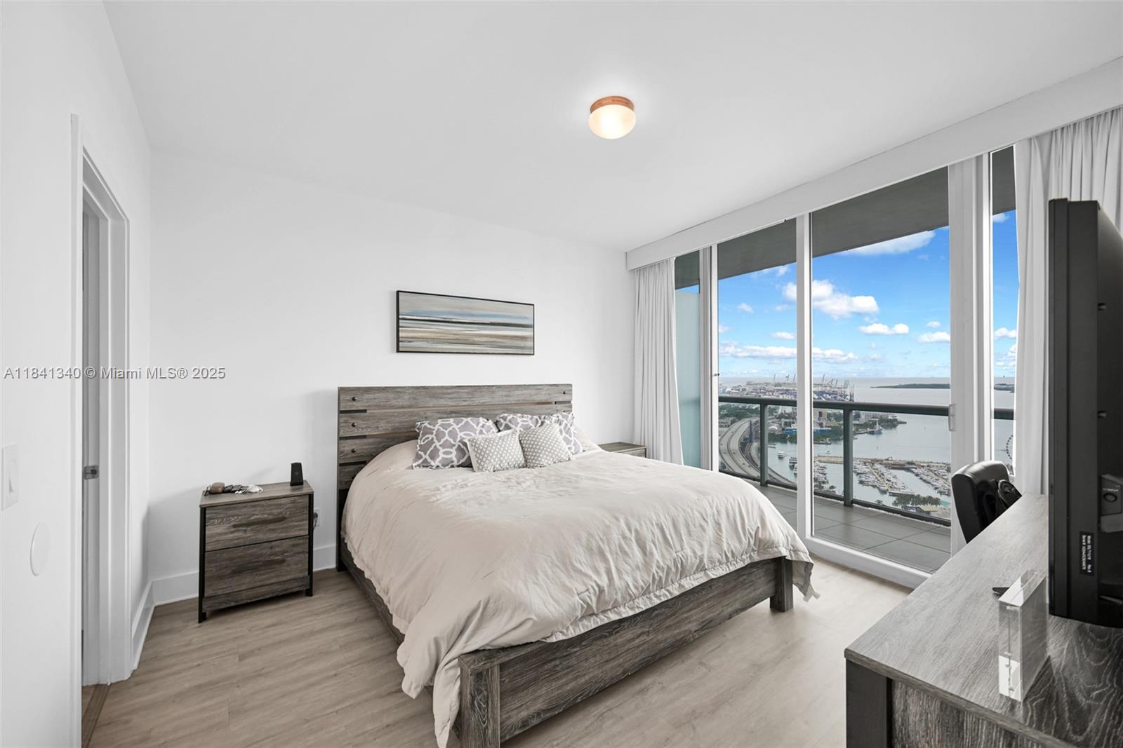 888 Biscayne Blvd # 4102