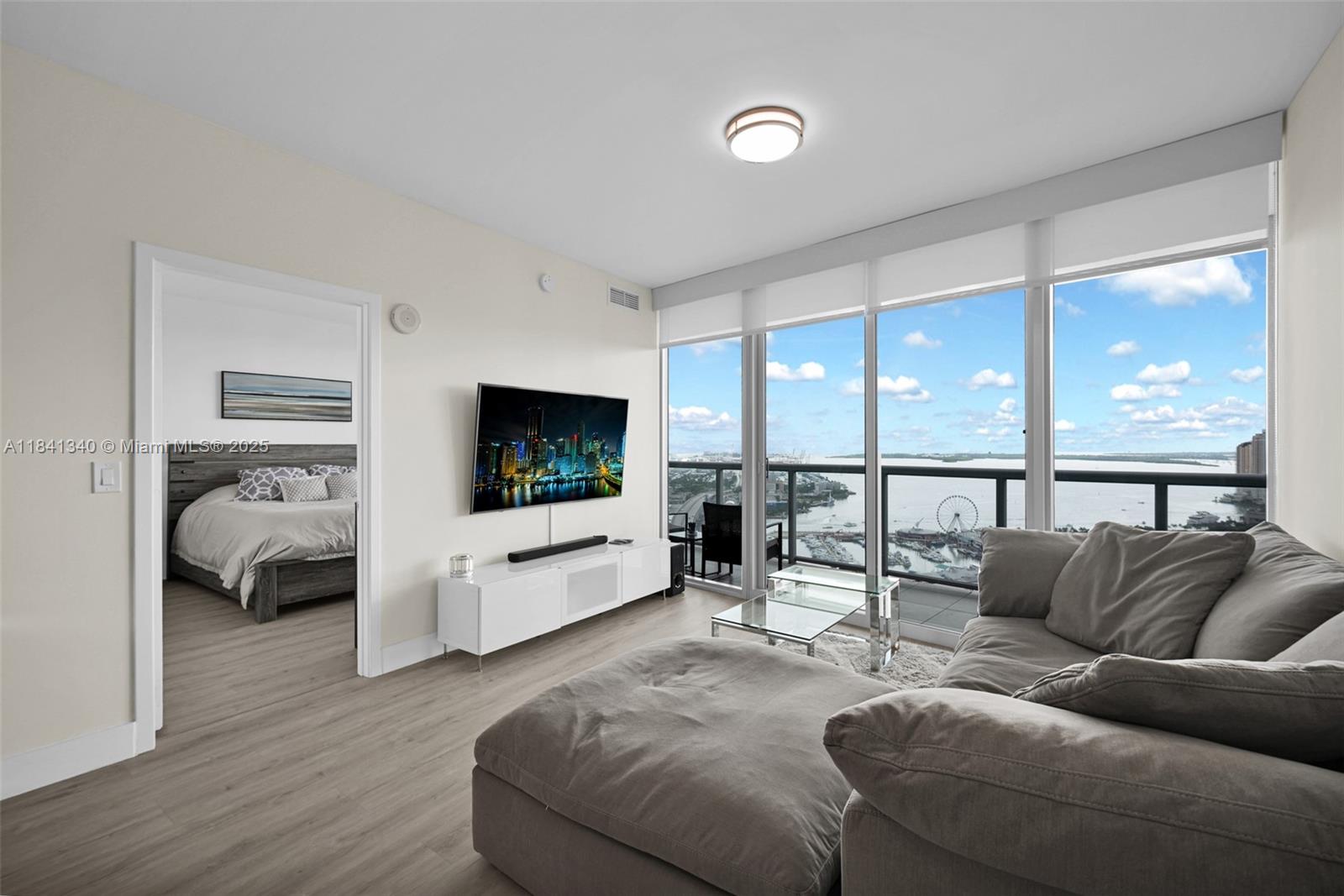 888 Biscayne Blvd # 4102