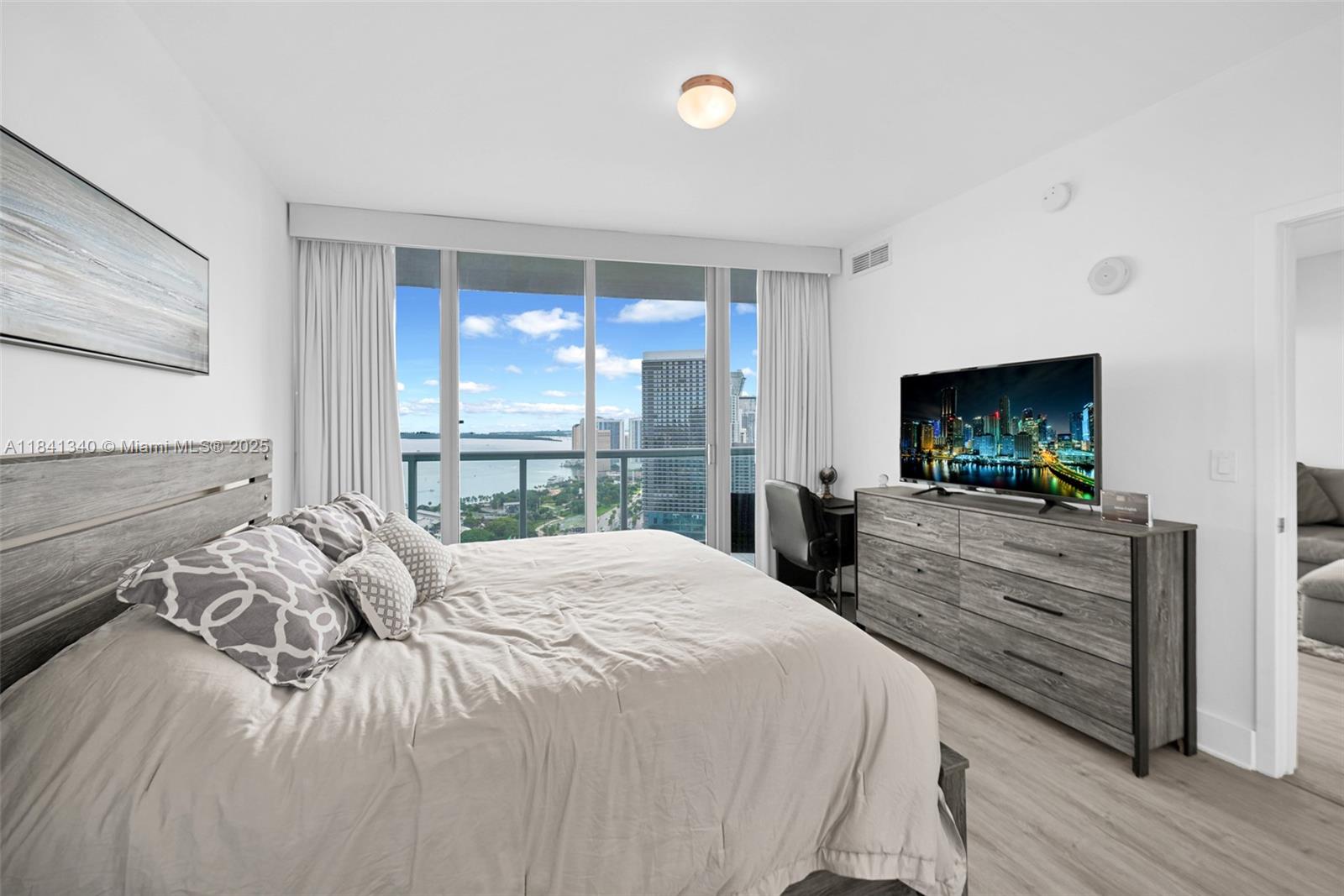 888 Biscayne Blvd # 4102