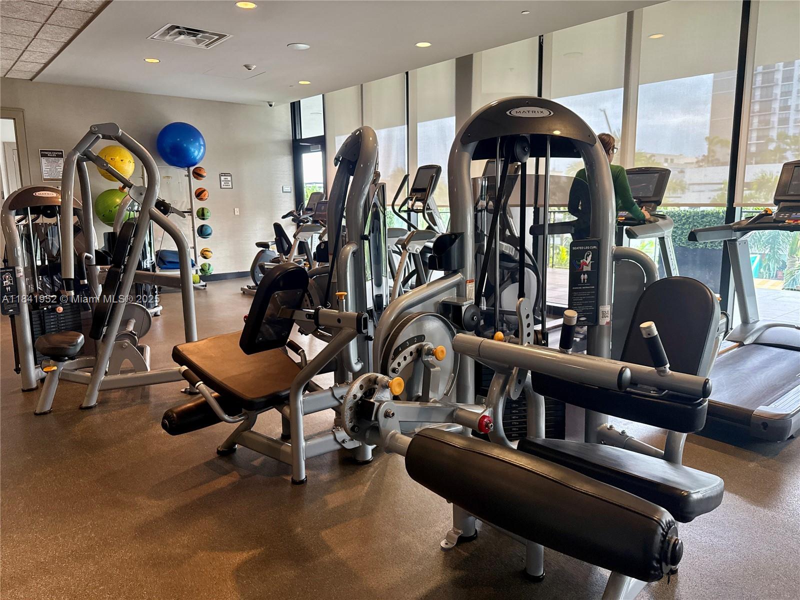 5300 NW Paseo Blvd # 805