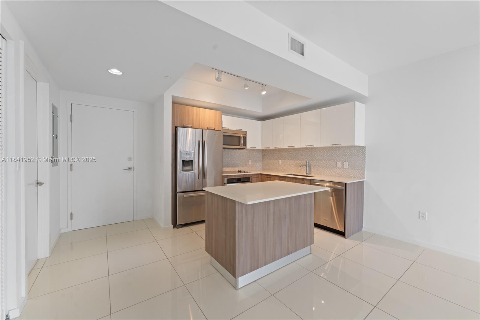 5300 NW Paseo Blvd # 805