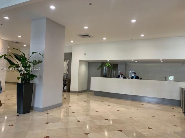 100 Lincoln Rd # 1546