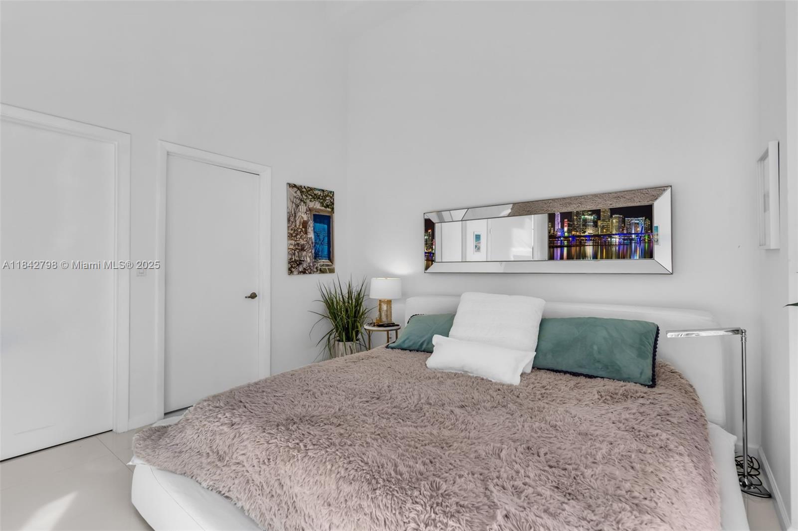465 Brickell Ave # 2202