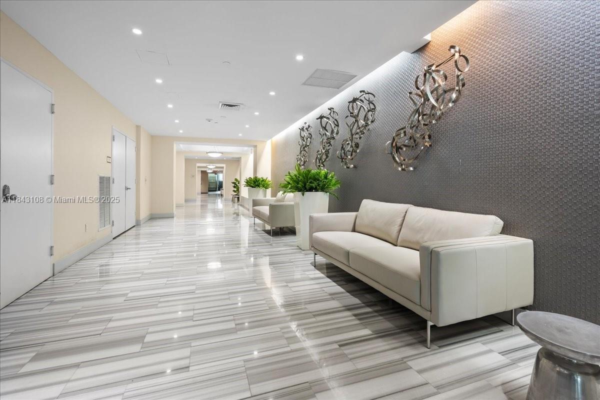 3030 NE 188 St # 604