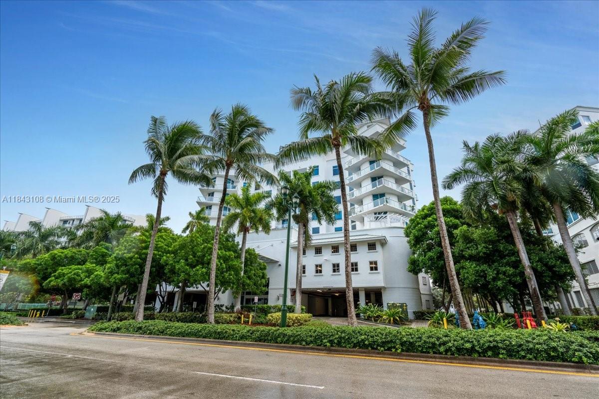 3030 NE 188 St # 604