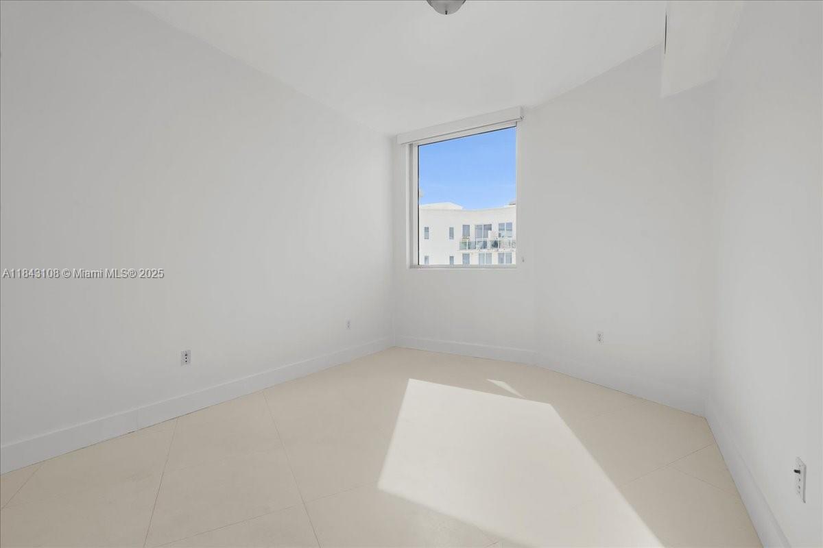 3030 NE 188 St # 604