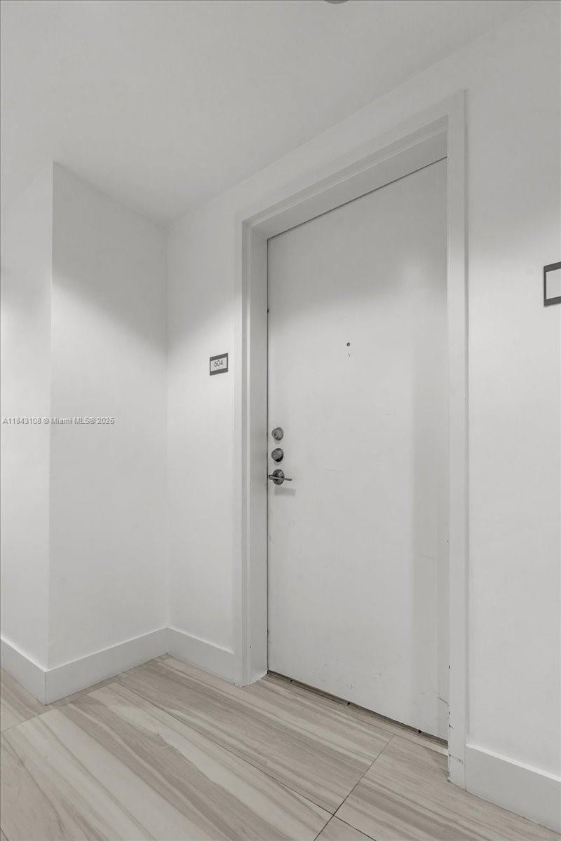 3030 NE 188 St # 604