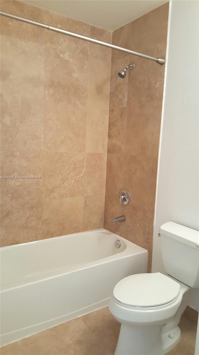 3030 NE 188 St # 604