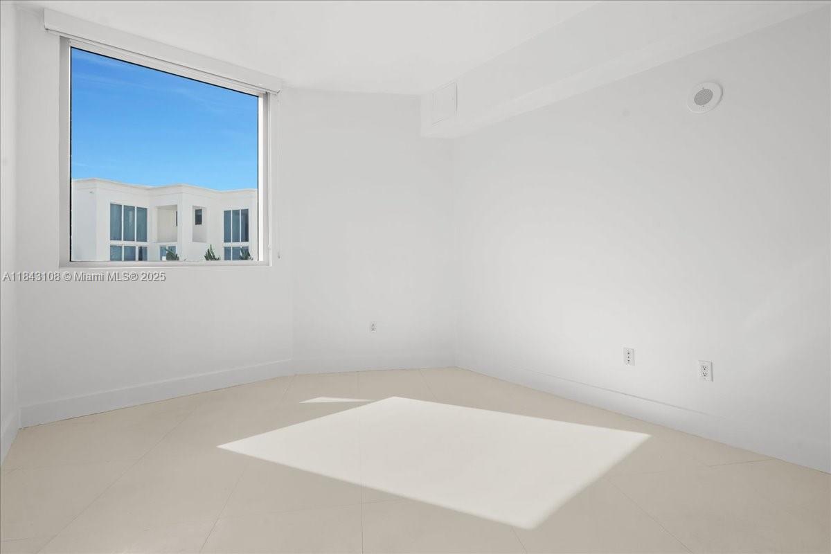 3030 NE 188 St # 604