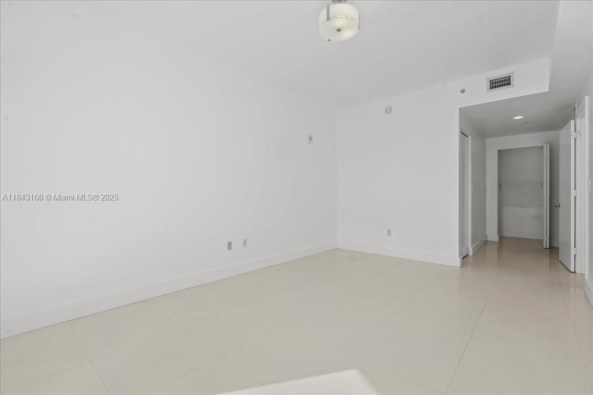 3030 NE 188 St # 604